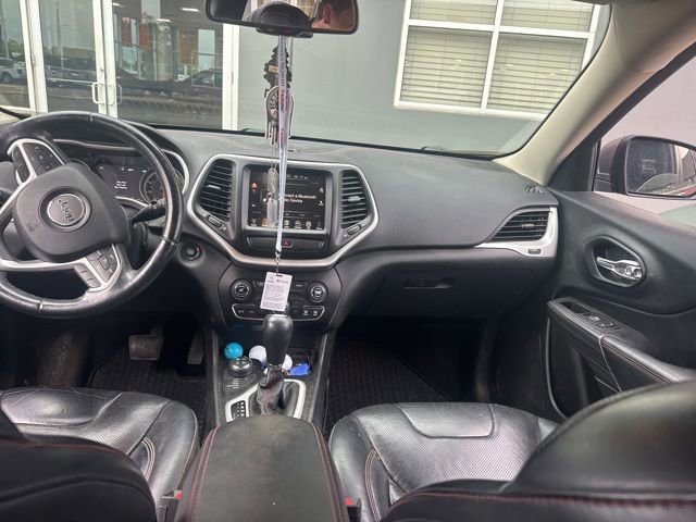 Used 2017 Jeep Cherokee Trailhawk AWD/4WD image 5