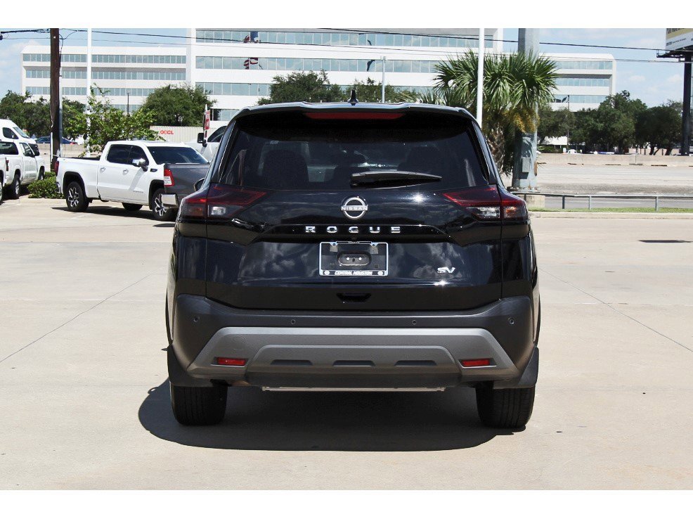 Used 2023 Nissan Rogue SV image 5