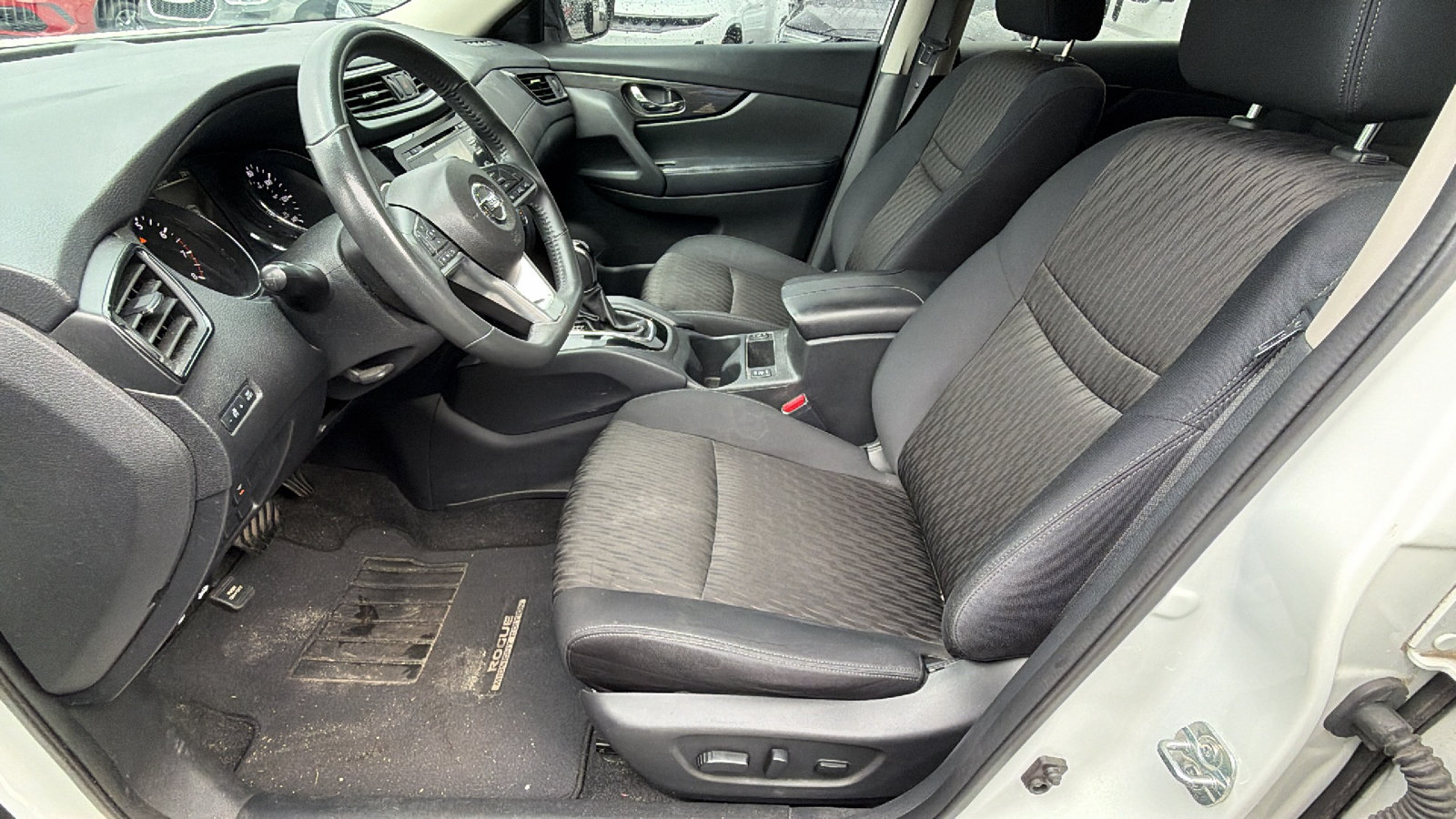 Used 2017 Nissan Rogue SV w/ Midnight Edition FWD image 16