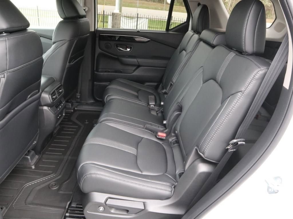 New 2025 Honda Pilot Touring image 11