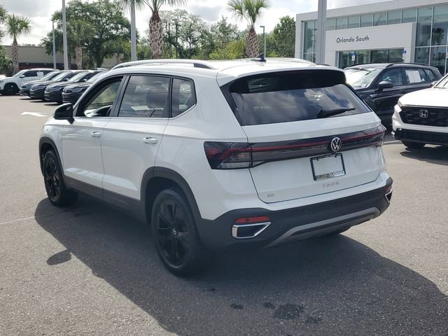 Used 2025 Volkswagen Taos SE w/ Panoramic Sunroof Package image 3