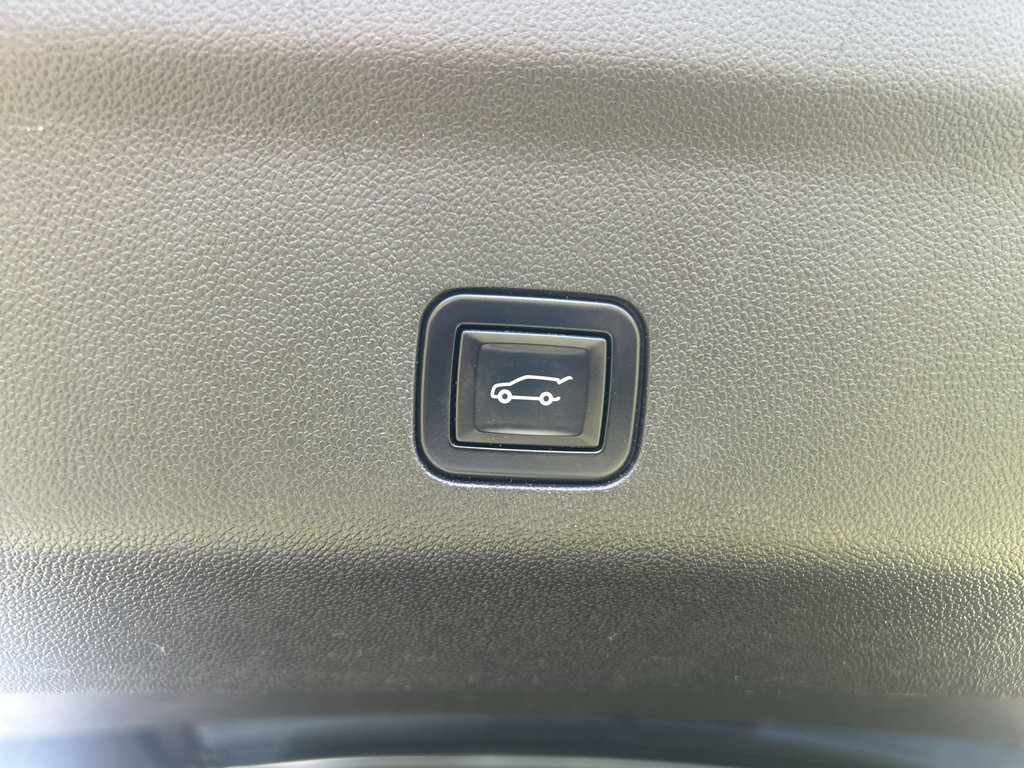 Used 2023 Chevrolet Suburban Premier AWD/4WD image 11