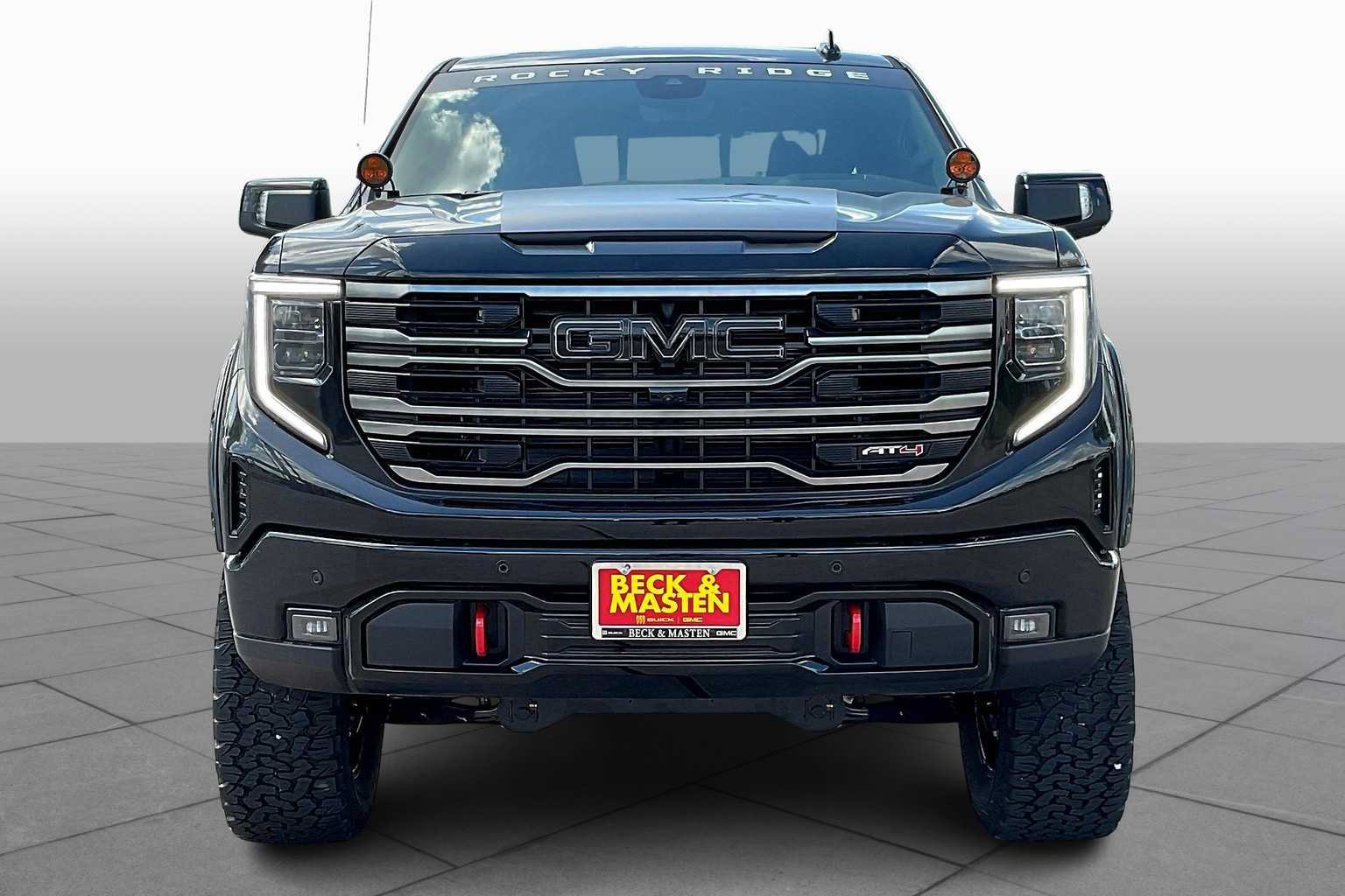 New 2025 GMC Sierra 1500 AT4 w/ AT4 Premium Package AWD/4WD image 3
