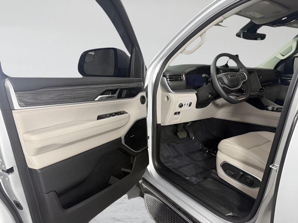 Used 2022 Jeep Wagoneer Series III AWD/4WD image 9