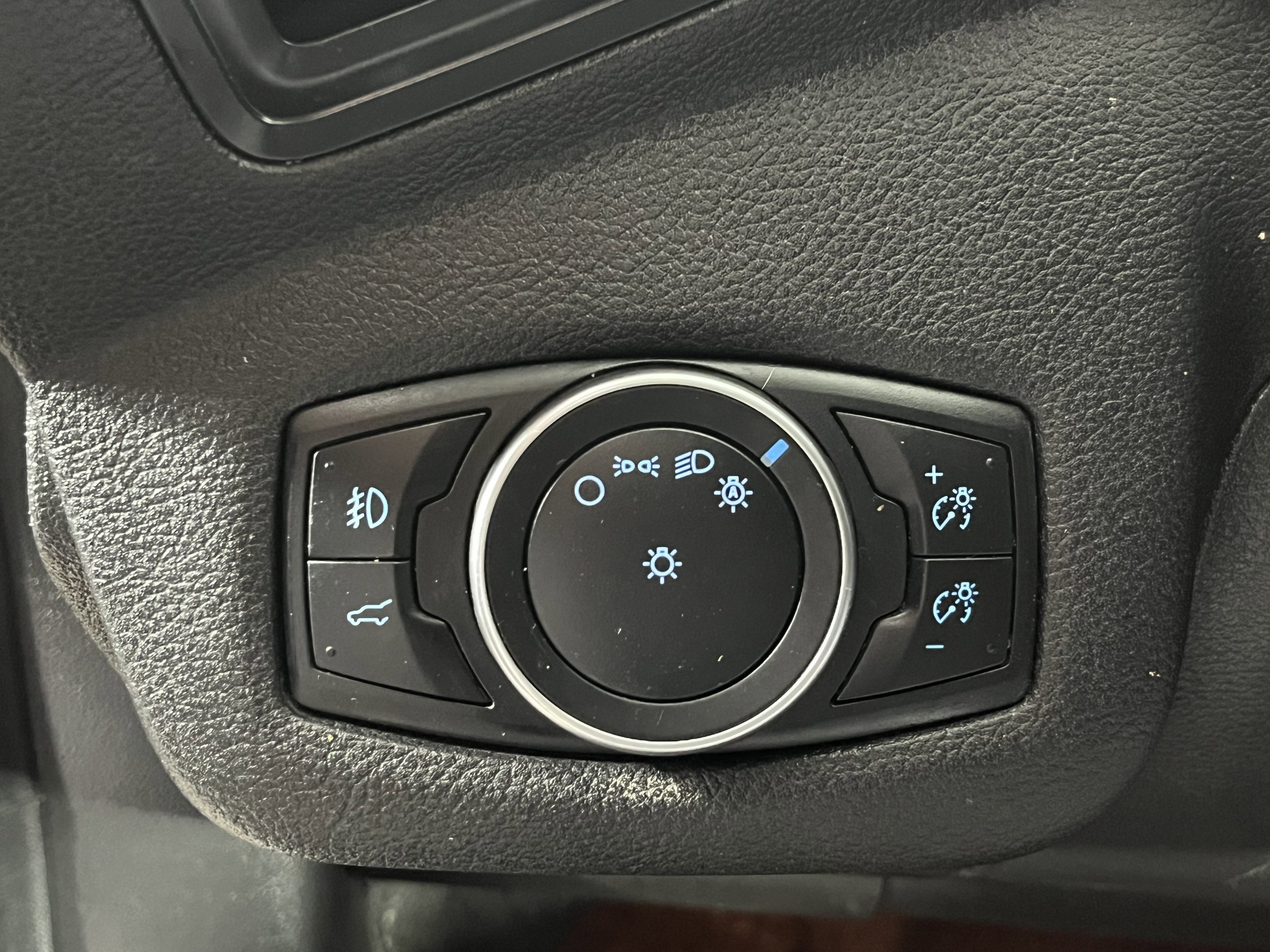 Used 2018 Ford Escape SE w/ SE Sport Appearance Package image 20