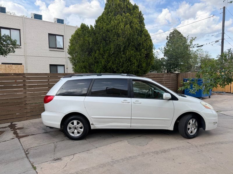 Used 2006 Toyota Sienna XLE w/ XLE Pkg 3 FWD image 2