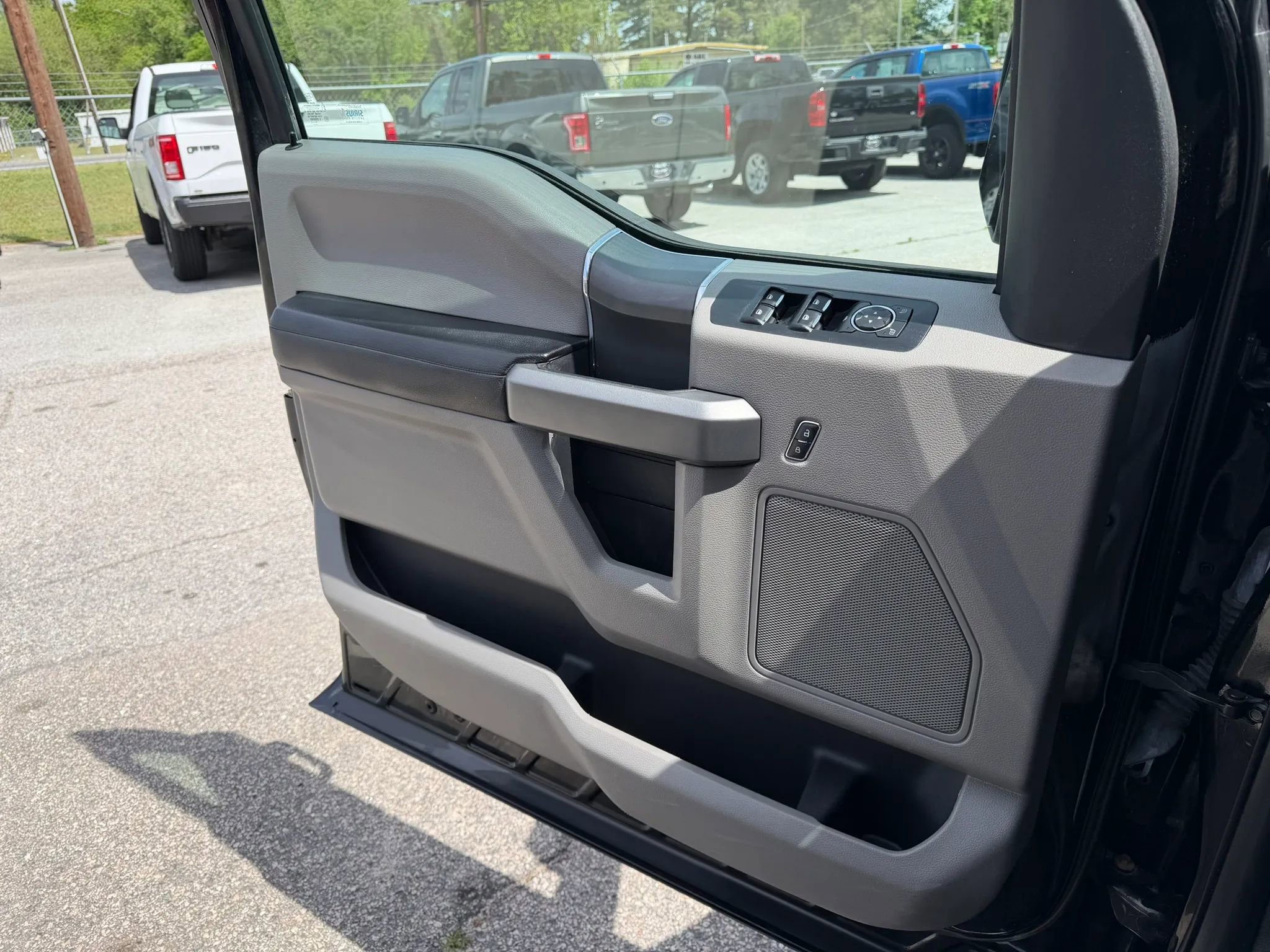 Used 2017 Ford F150 XLT w/ Equipment Group 302A Luxury image 36