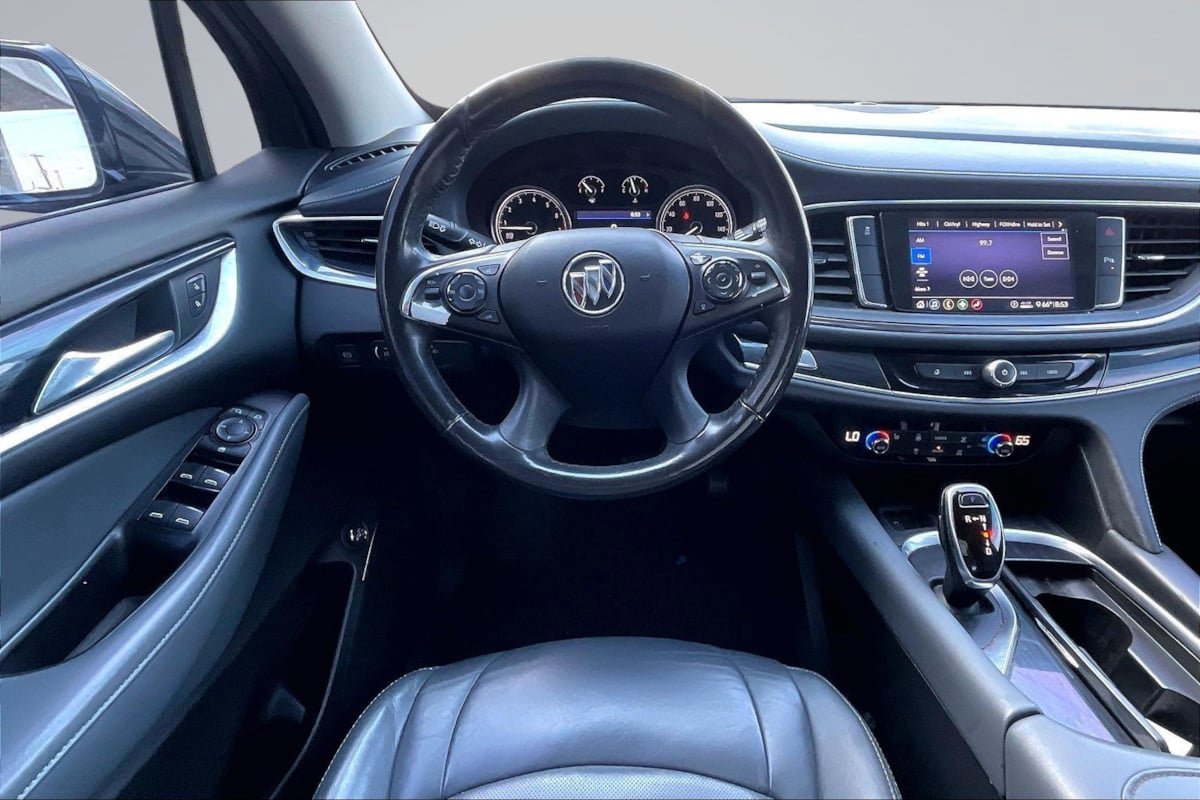 Used 2020 Buick Enclave Essence image 5