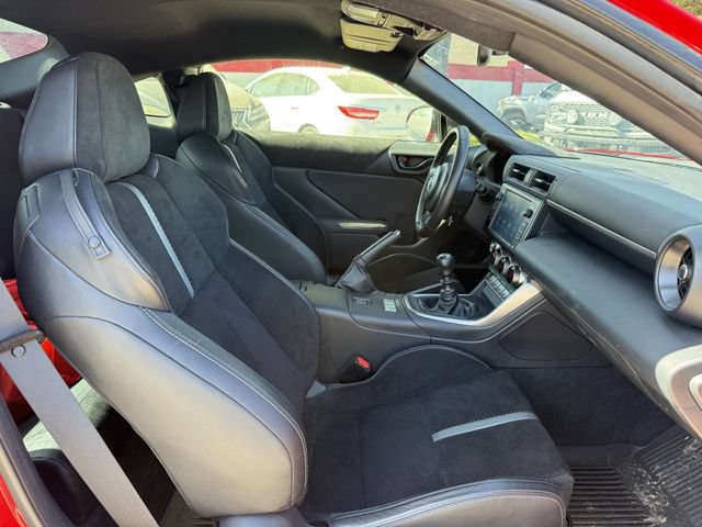 Used 2023 Toyota GR86 Premium w/ ALL Weather Mat Package (TMS) RWD image 26