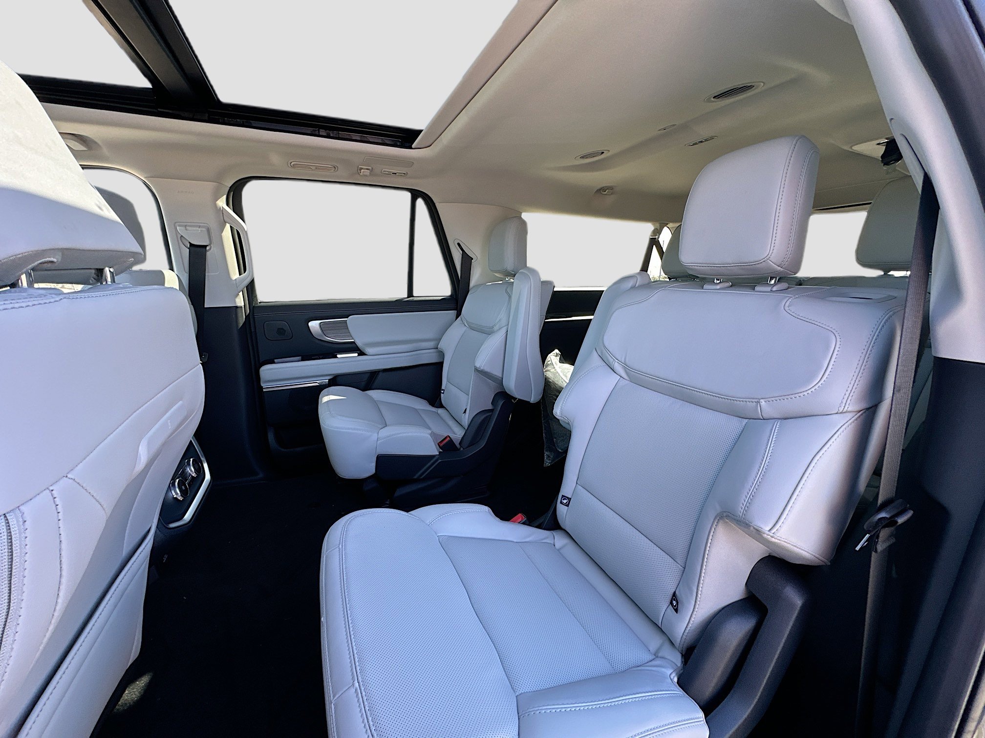 New 2025 Ford Expedition Max Platinum w/ Driver's Package image 17