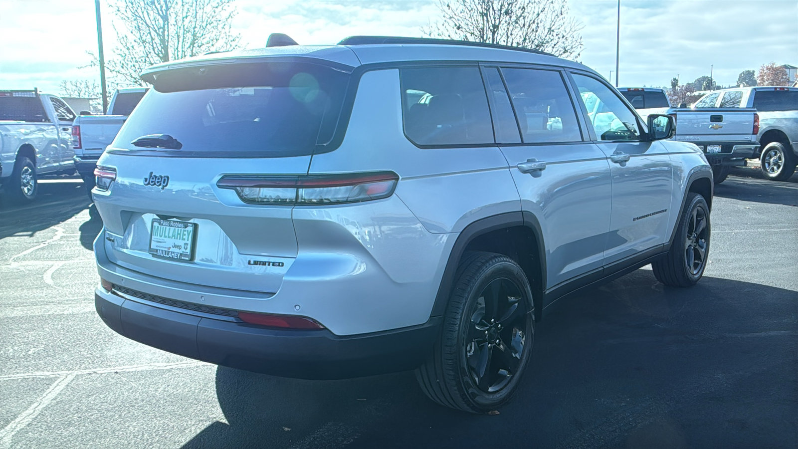 New 2025 Jeep Grand Cherokee L Limited w/ Luxury Tech Group II AWD/4WD image 3