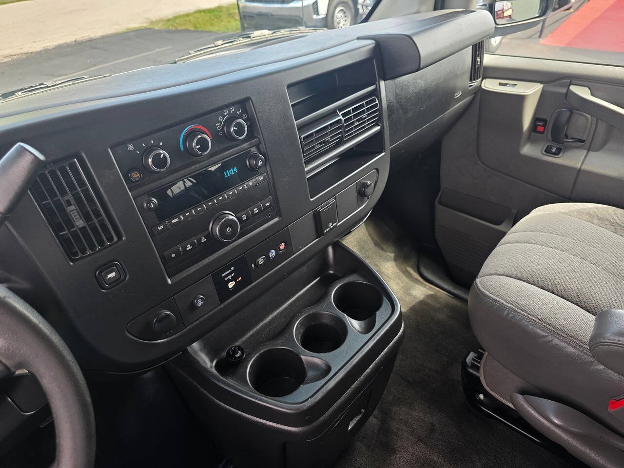 Used 2018 Chevrolet Express 3500 LT w/ LT Preferred Equipment Group RWD image 17