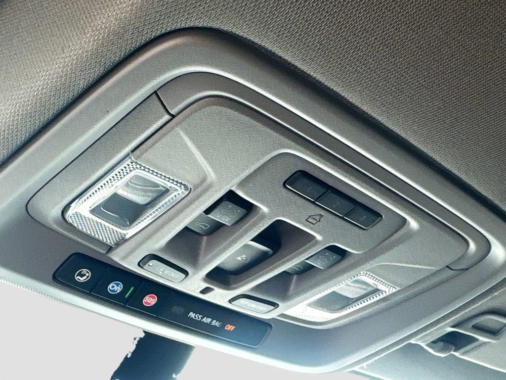 Used 2025 GMC Sierra 3500 Denali w/ Denali Reserve Package image 20