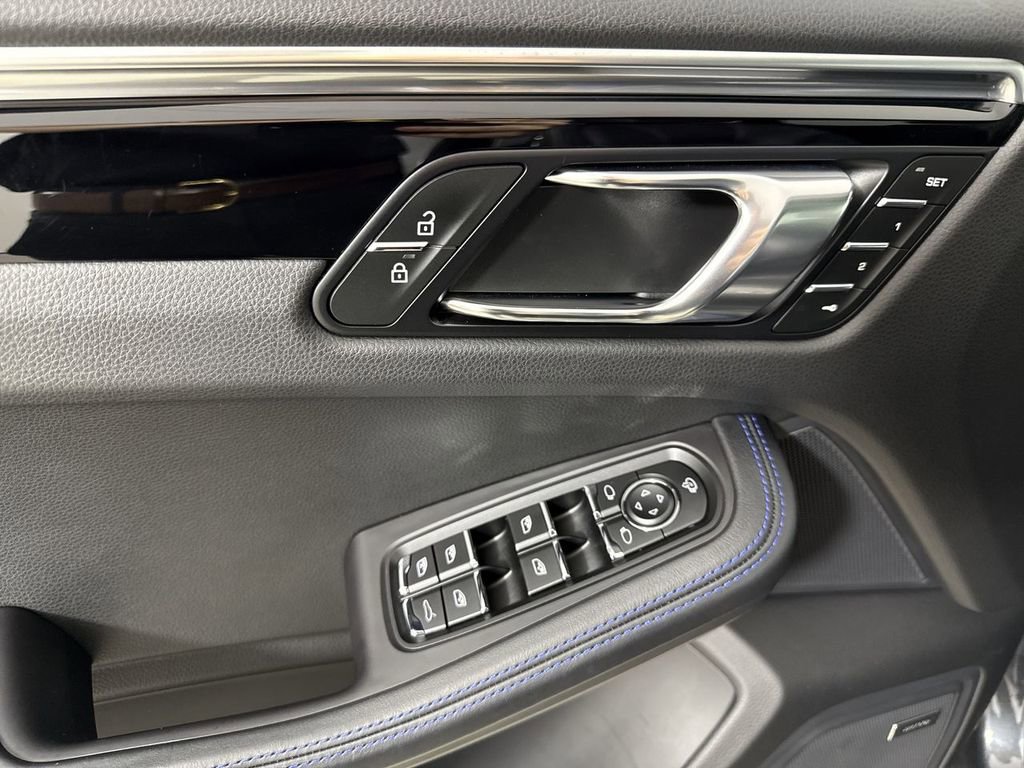 Certified 2024 Porsche Macan Turbo image 34