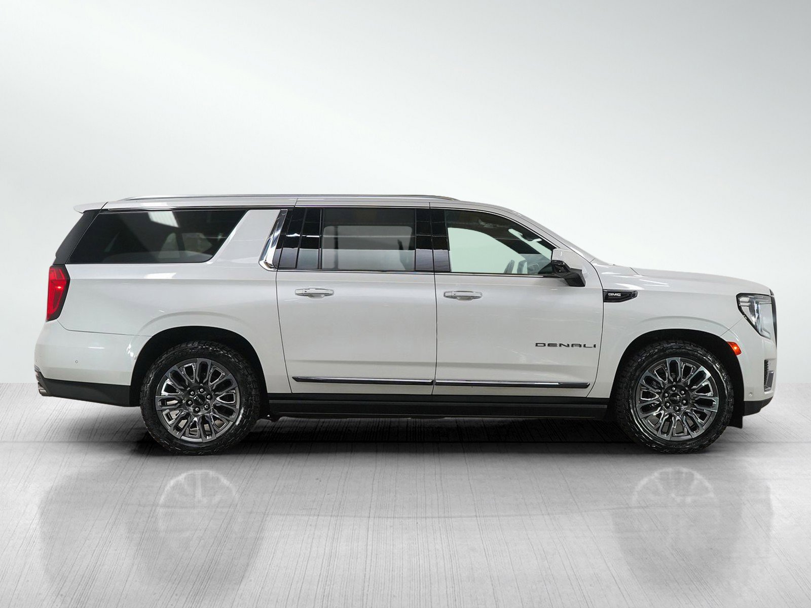 Used 2023 GMC Yukon XL Denali Ultimate image 6