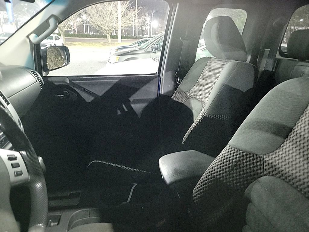 Used 2015 Nissan Frontier SV image 22