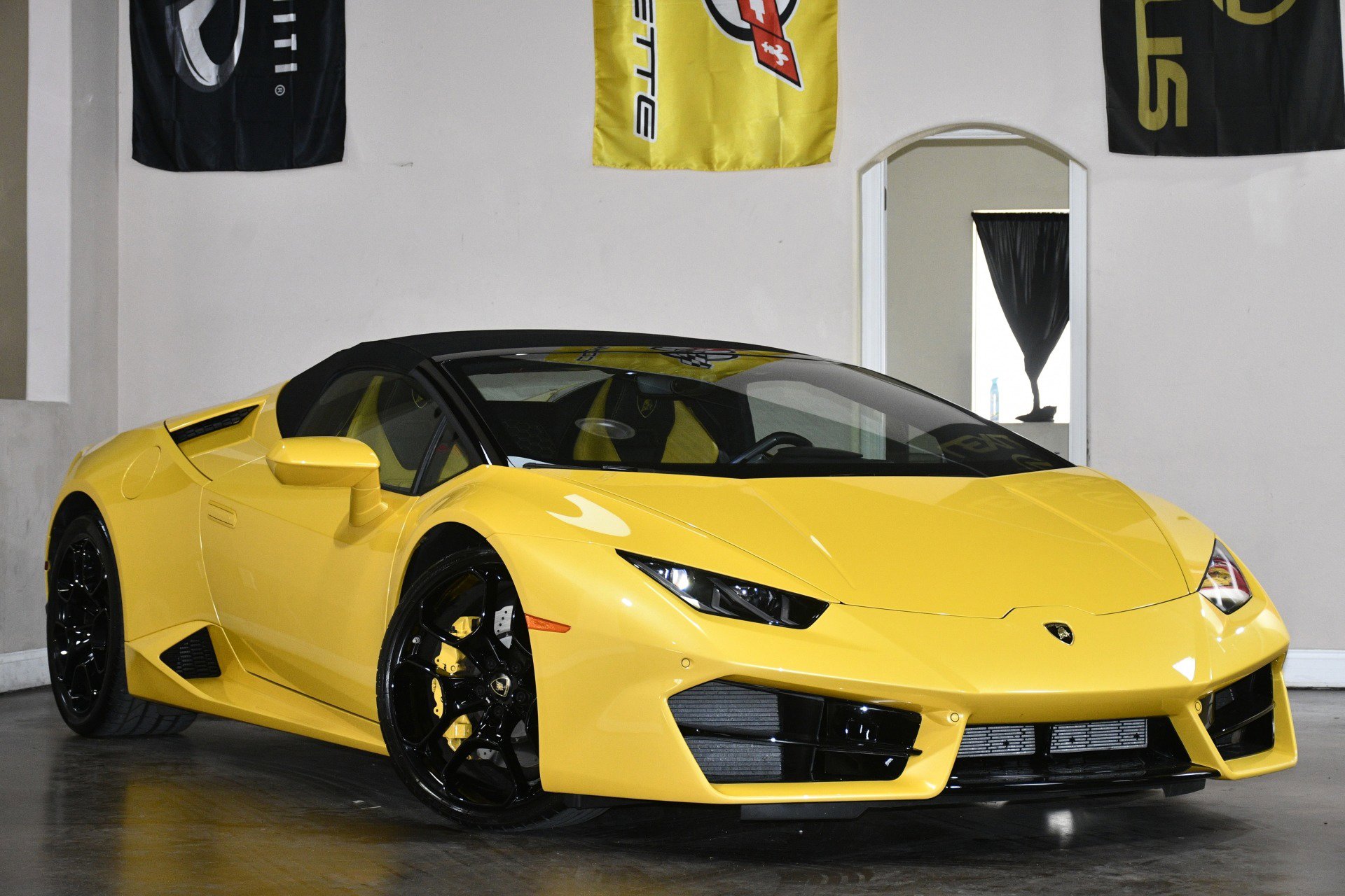 Used 2018 Lamborghini Huracan LP 580-2 image 3