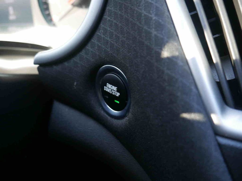 Used 2022 Chevrolet Malibu LT image 30