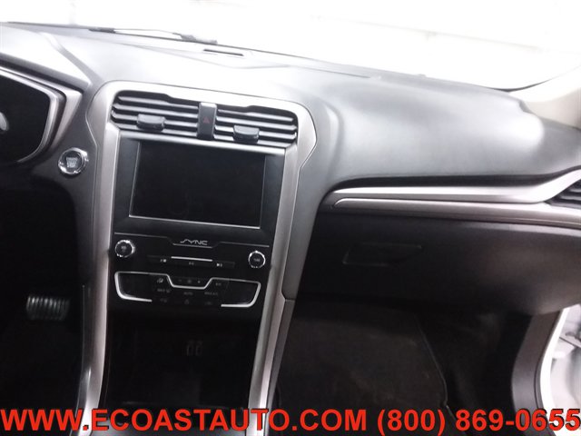 Used 2019 Ford Fusion SE image 11