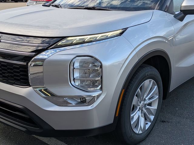 New 2026 Mitsubishi Outlander ES image 9