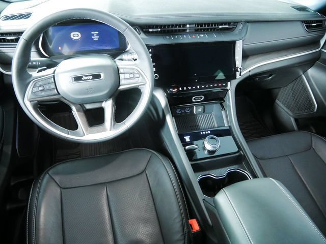 Used 2026 Jeep Grand Cherokee Limited AWD/4WD image 4