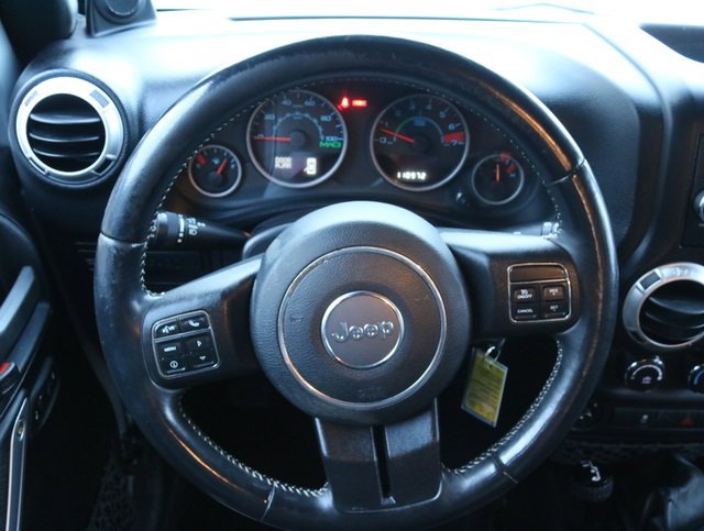 Used 2012 Jeep Wrangler Unlimited Rubicon image 17