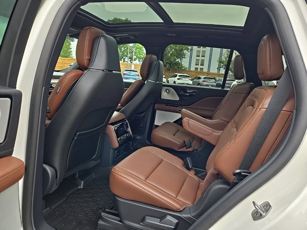 Used 2025 Lincoln Aviator Reserve w/ Equipment Group 201A AWD/4WD image 19