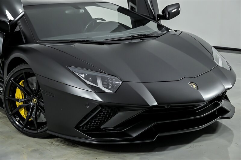 Used 2018 Lamborghini Aventador S AWD/4WD image 3