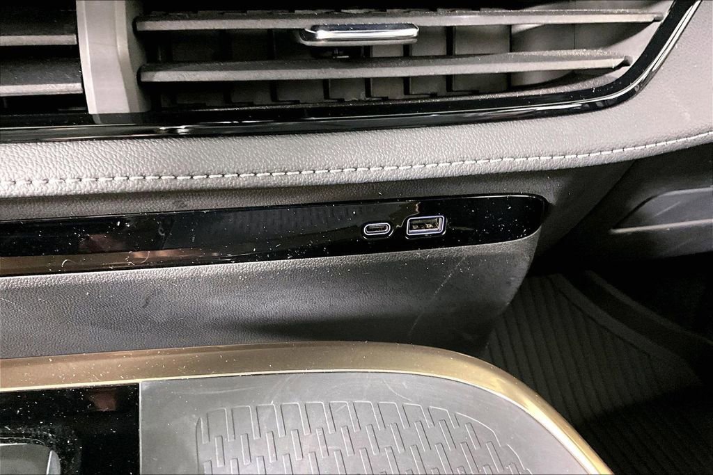 Certified 2025 Buick Enclave Avenir FWD image 15