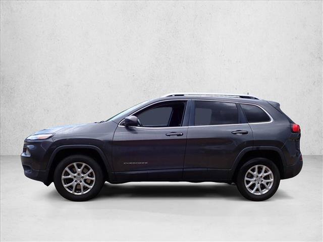 Used 2016 Jeep Cherokee Latitude w/ Cold Weather Group AWD/4WD image 2