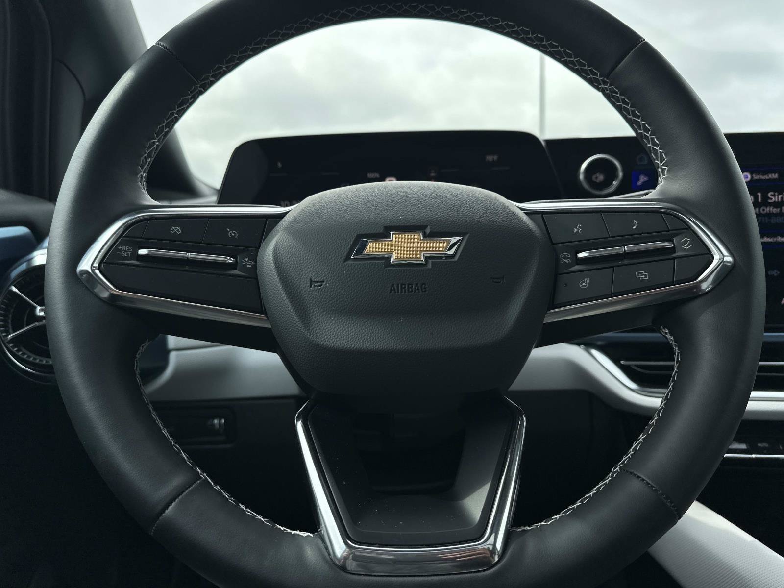 Used 2026 Chevrolet Equinox EV LT FWD image 19