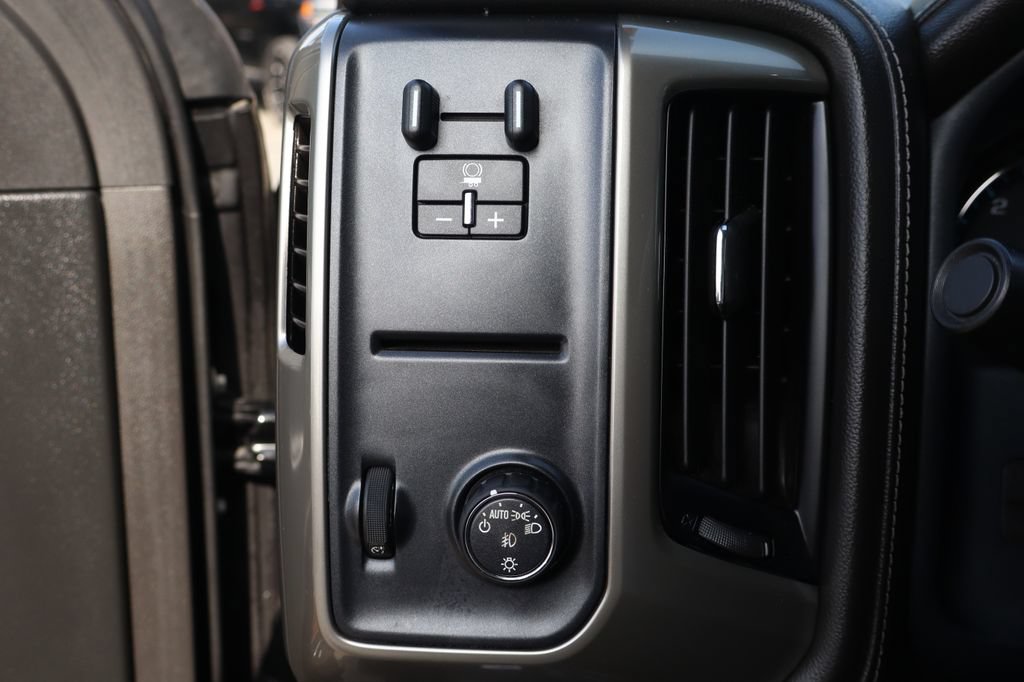 Used 2018 Chevrolet Silverado 1500 High Country RWD image 23