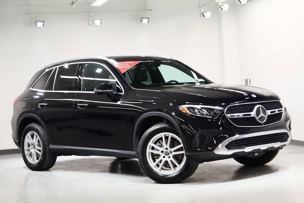 Used 2025 Mercedes-Benz GLC 300 GLC 300 image 2