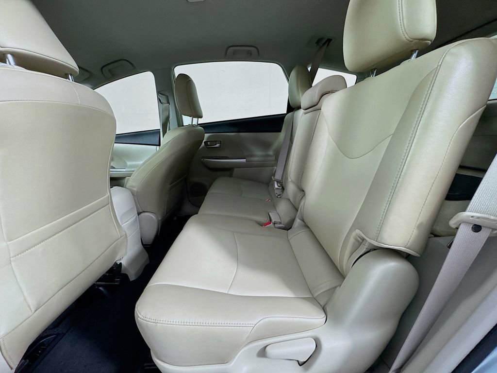 Used 2014 Toyota Prius V Five image 28