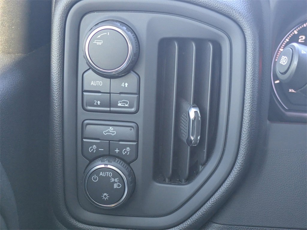 Used 2025 Chevrolet Silverado 1500 Custom image 25