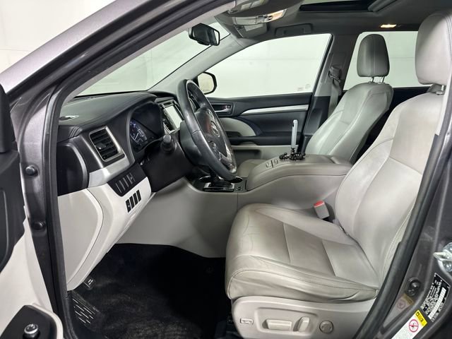 Used 2015 Toyota Highlander XLE image 11