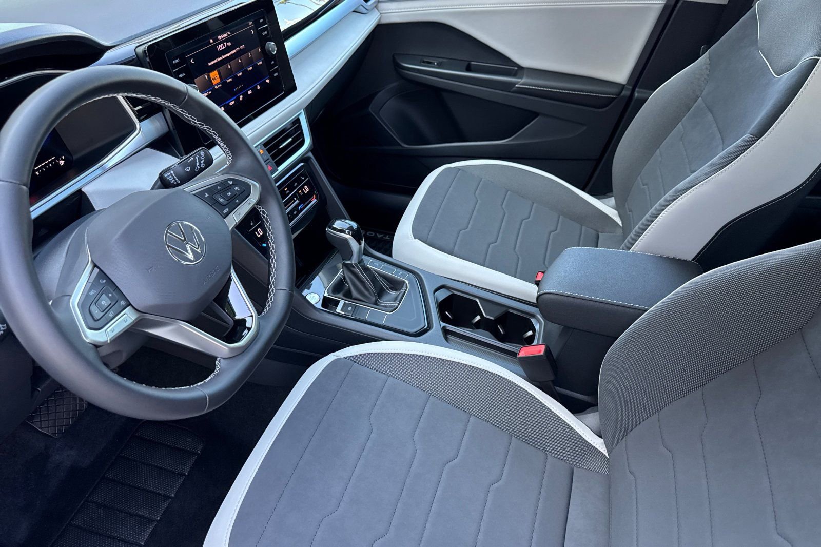 New 2025 Volkswagen Taos SE image 8