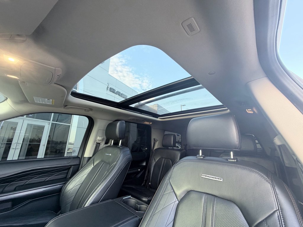 Used 2021 Ford Expedition Platinum image 11