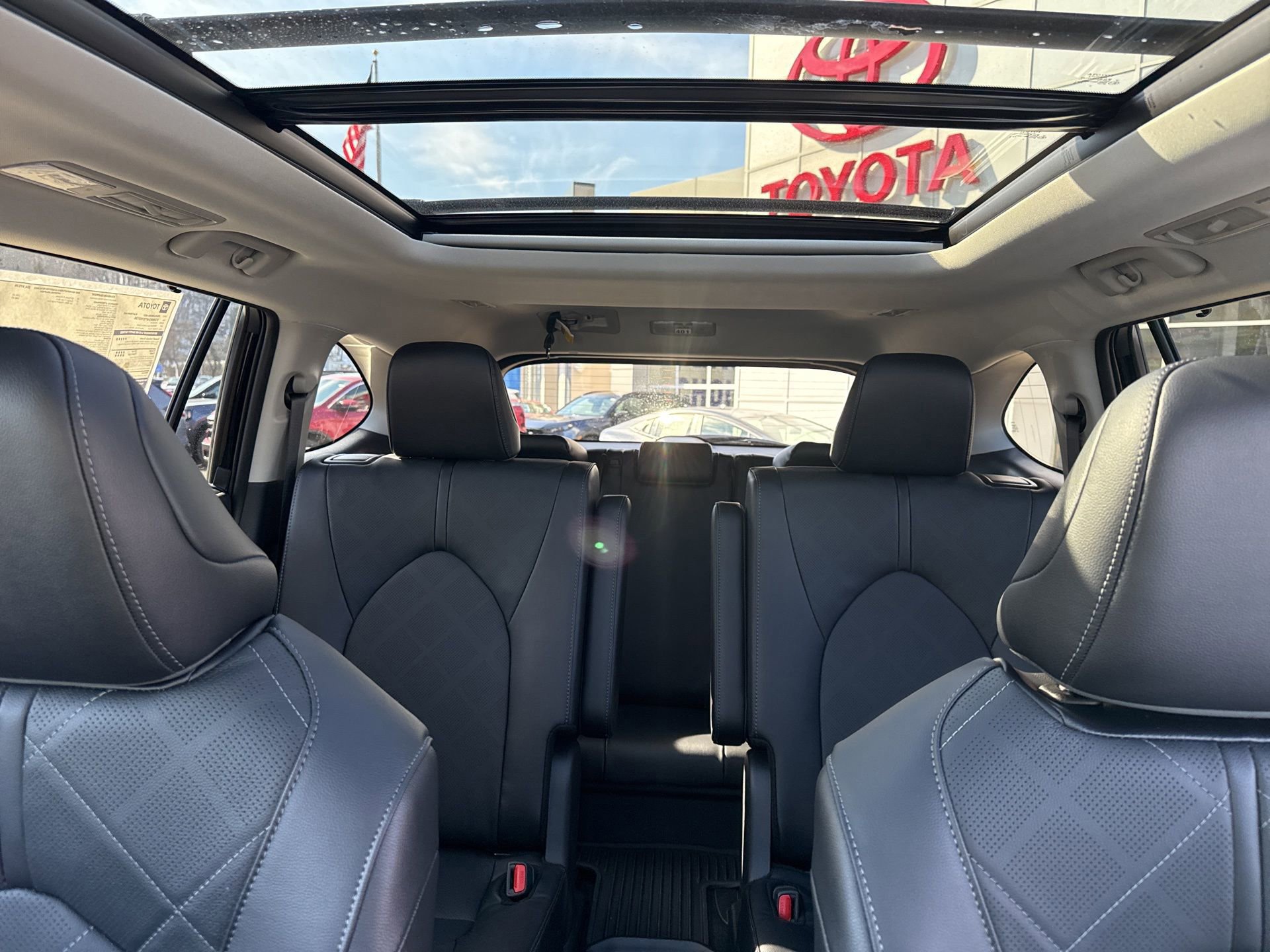 New 2026 Toyota Highlander Platinum image 36