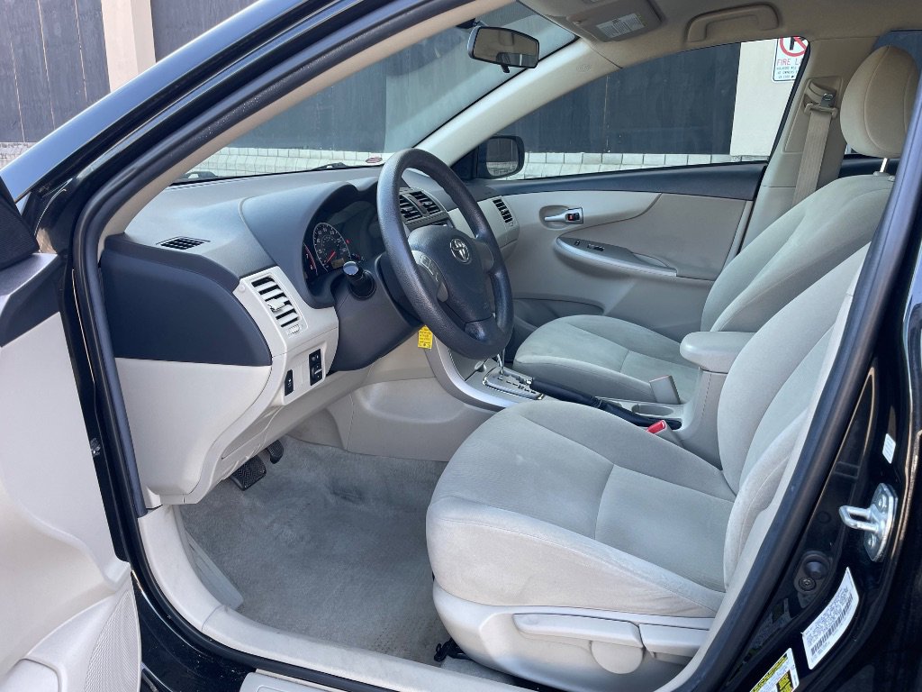 Used 2013 Toyota Corolla LE image 2