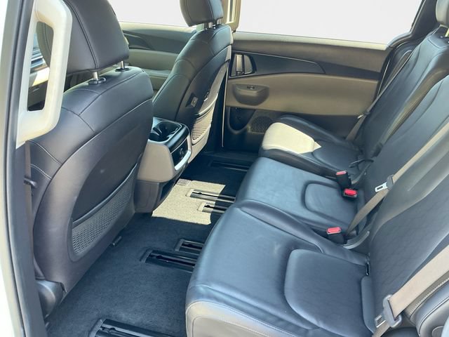 Used 2025 Kia Carnival FWD image 14