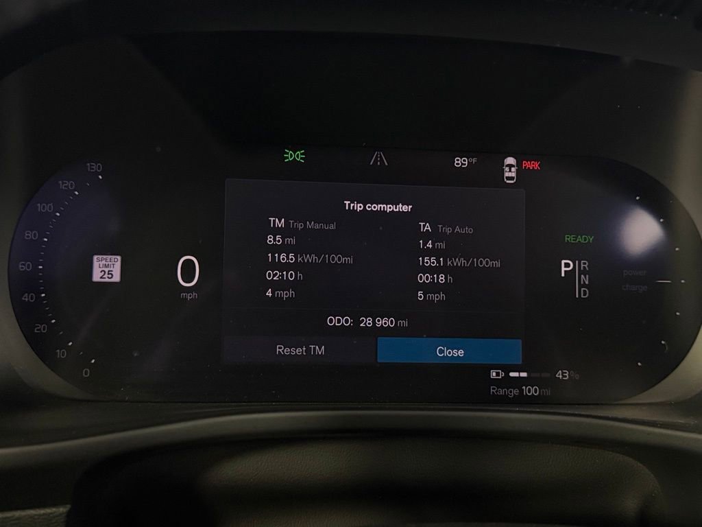 Used 2023 Volvo C40 P8 Recharge Ultimate image 15