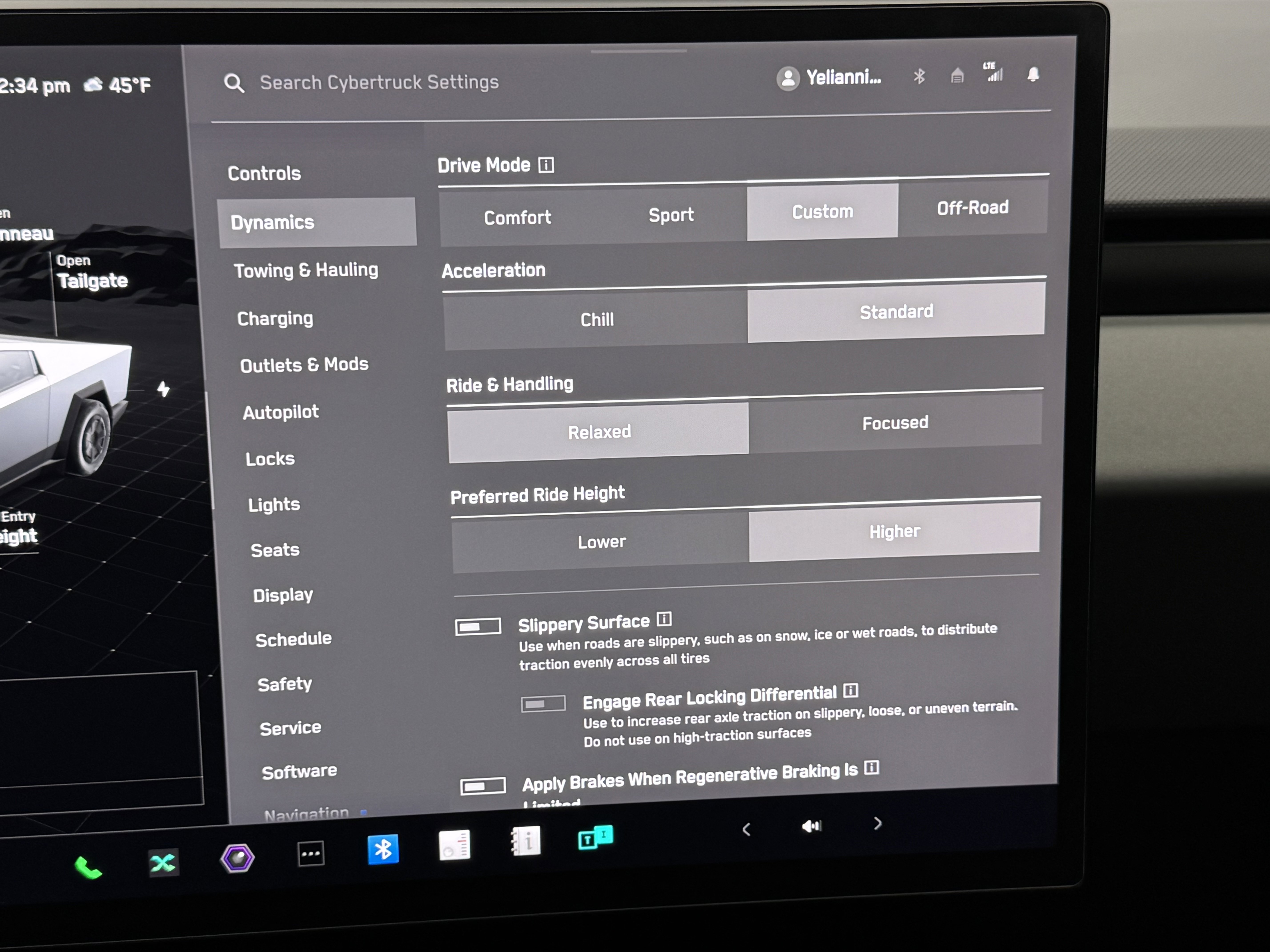 Used 2025 Tesla Cybertruck AWD Crew Cab image 26