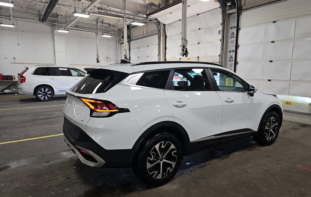 Used 2025 Kia Sportage EX w/ Premium Package image 2