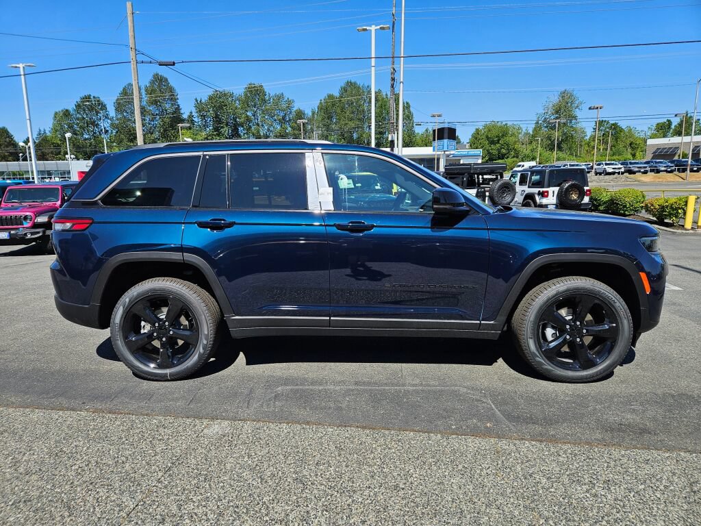 New 2026 Jeep Grand Cherokee Limited w/ Limited Altitude Package AWD/4WD image 6