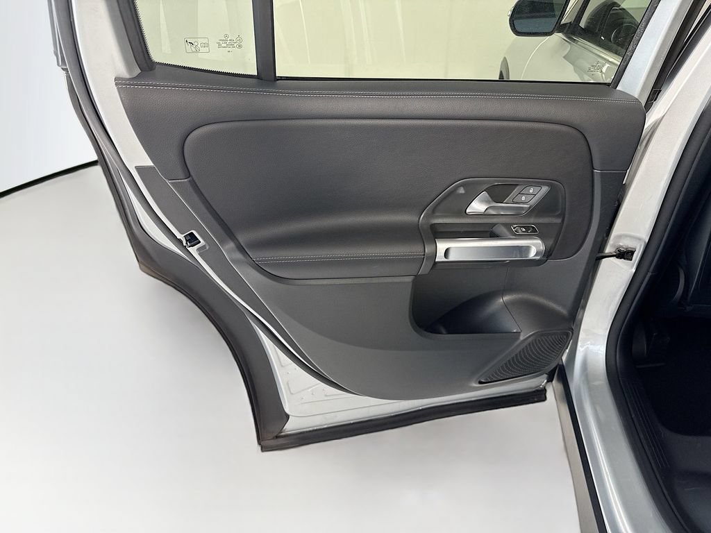 Used 2023 Mercedes-Benz GLB 250 image 26