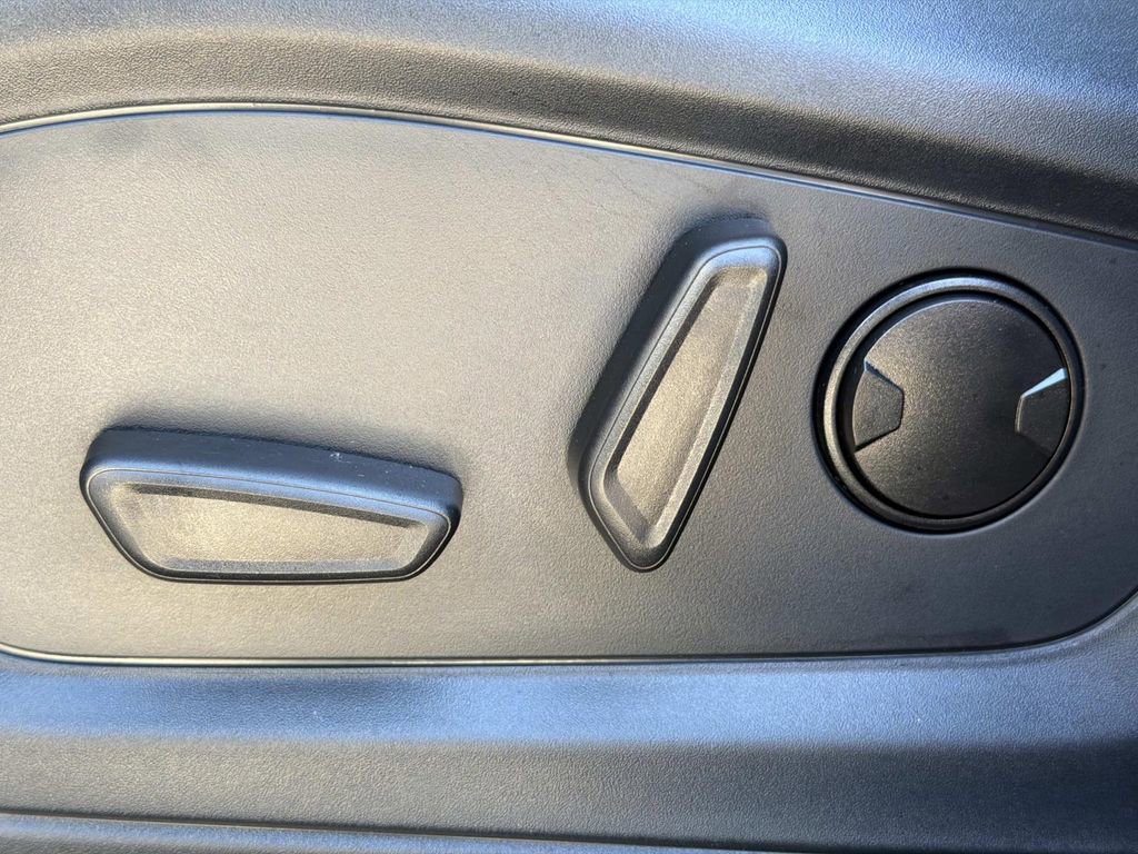 Used 2025 Ford Explorer Active w/ Active Comfort Package image 21