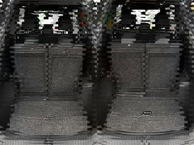 Used 2023 Volkswagen Tiguan SE R-Line image 30