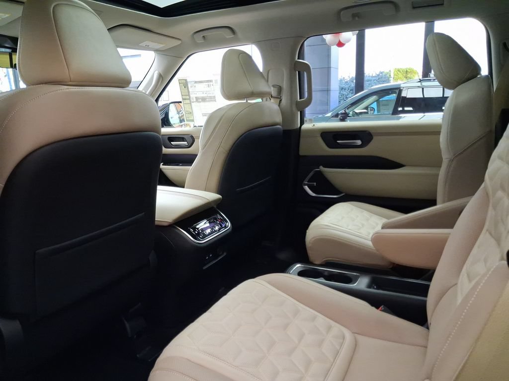 New 2026 Nissan Armada Platinum RWD image 5