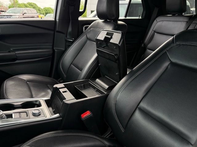Used 2020 Ford Explorer XLT w/ Equipment Group 202A AWD/4WD image 31